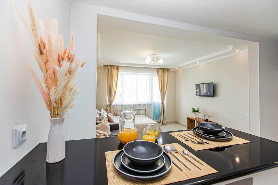 Bed, TV and multimedia, Seating area, Dining area