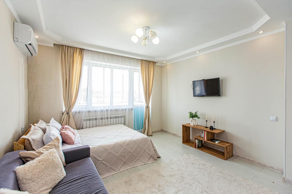 Bed, TV and multimedia, Seating area, air conditioner