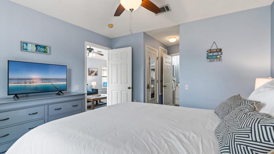 Bathroom, TV and multimedia, Bedroom