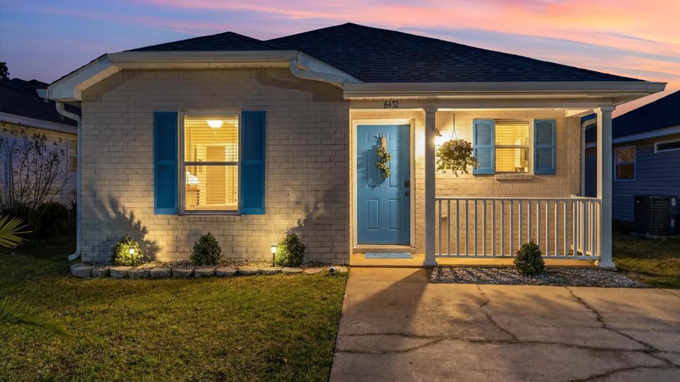 Property building, Facade/entrance, Garden, Sunset, Parking