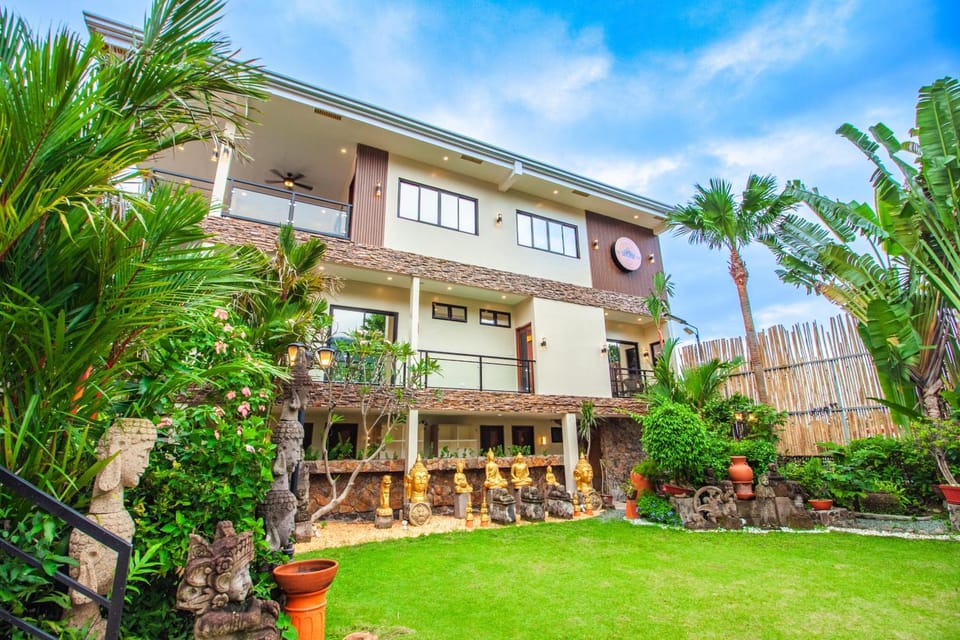 Siam Oasis Resort Bed and Breakfast in Calamba
