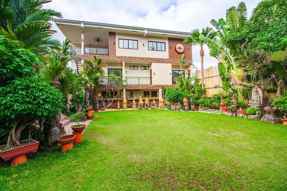 Siam Oasis Resort Bed and Breakfast in Calamba