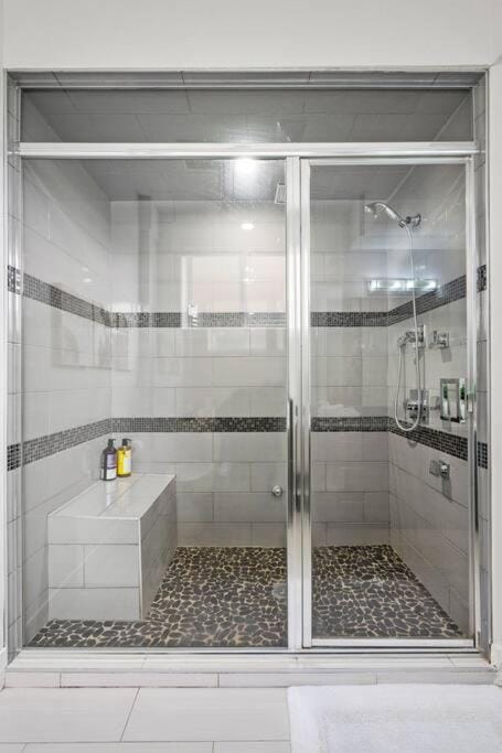 Bright & Cozy 2-Bedroom Basement Suite Apartment in Calgary