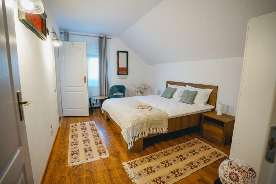 CHRISTE FOREST RETREAT Bed & Chocolate Bed and Breakfast in Cluj County
