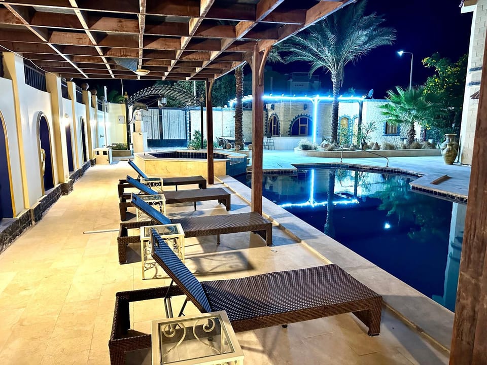 Swimming pool, sunbed
