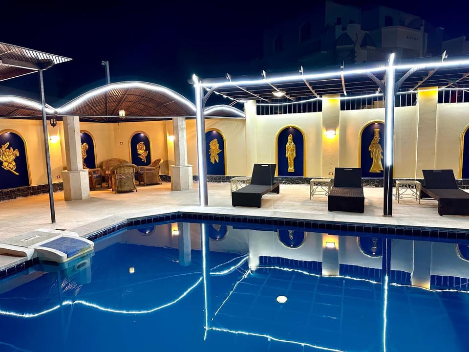 Night, Swimming pool, sunbed