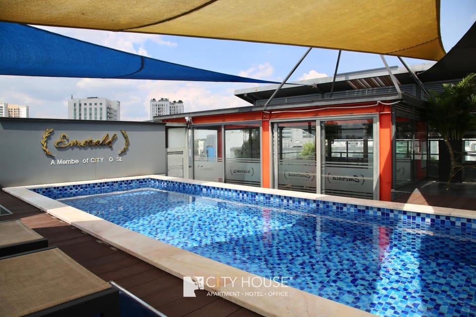 Day, Swimming pool, sunbed