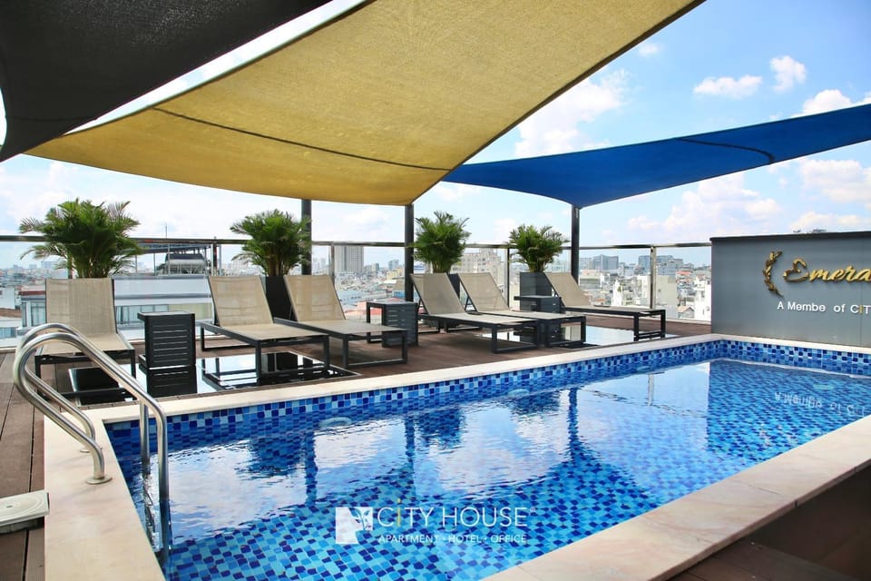 Day, Swimming pool