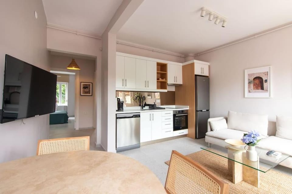 2BR Flat W Modern Touches Apartment in Istanbul