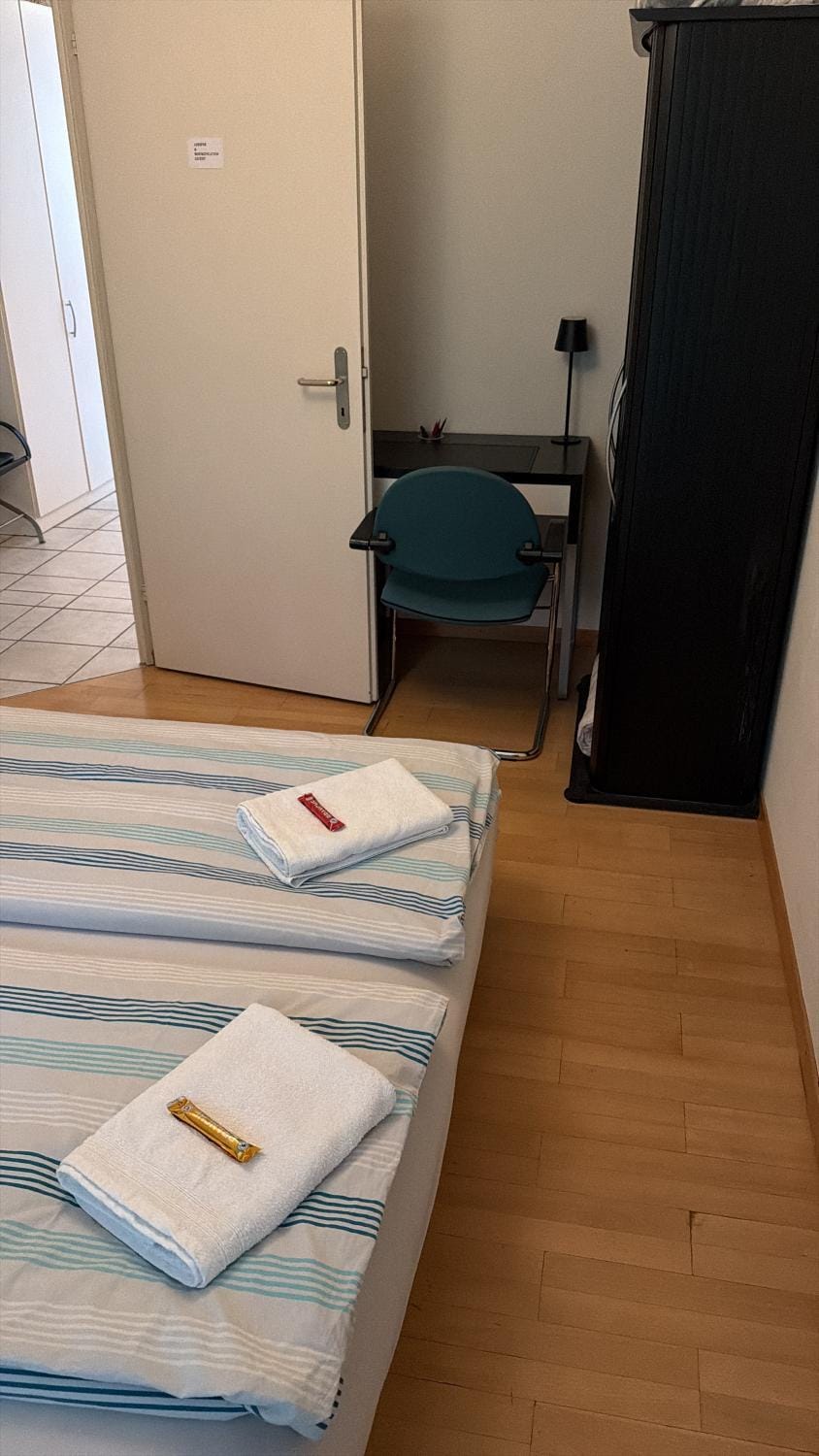 Gemütliche Zimmer mit eigenem Badezimmer am guter Lage Vacation rental in City of Bern