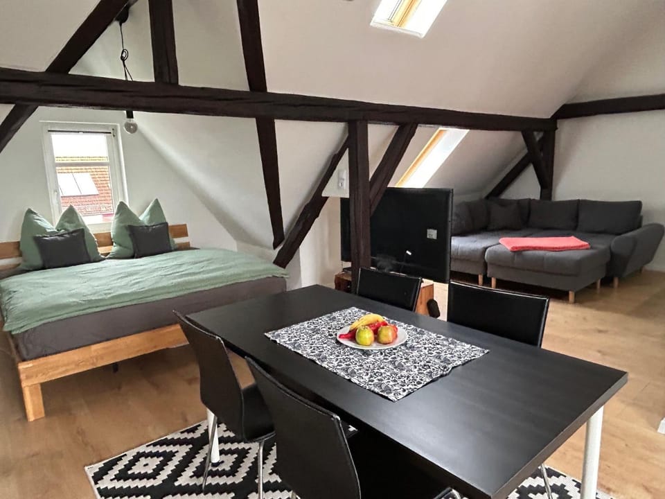 Bed, Living room, Photo of the whole room, Seating area, Dining area, Bedroom
