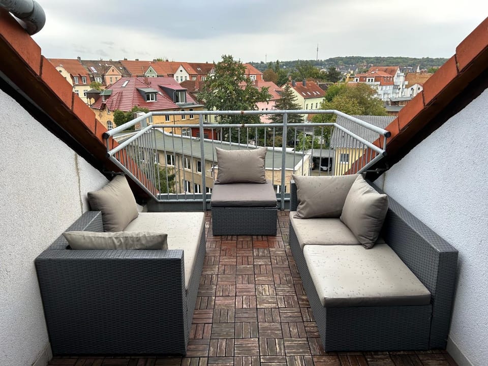 View (from property/room), Balcony/Terrace, Seating area, Landmark view