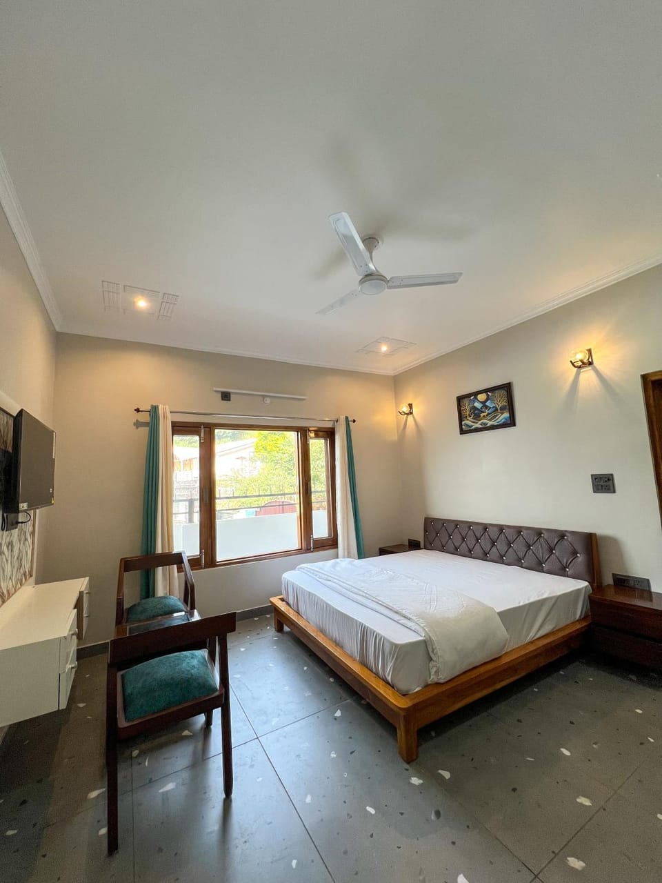Bed, TV and multimedia, Photo of the whole room, Seating area, Bedroom