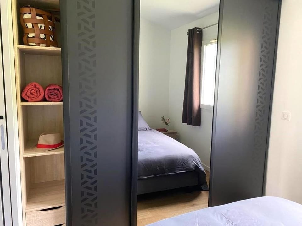 Bed, Photo of the whole room, Bedroom, wardrobe