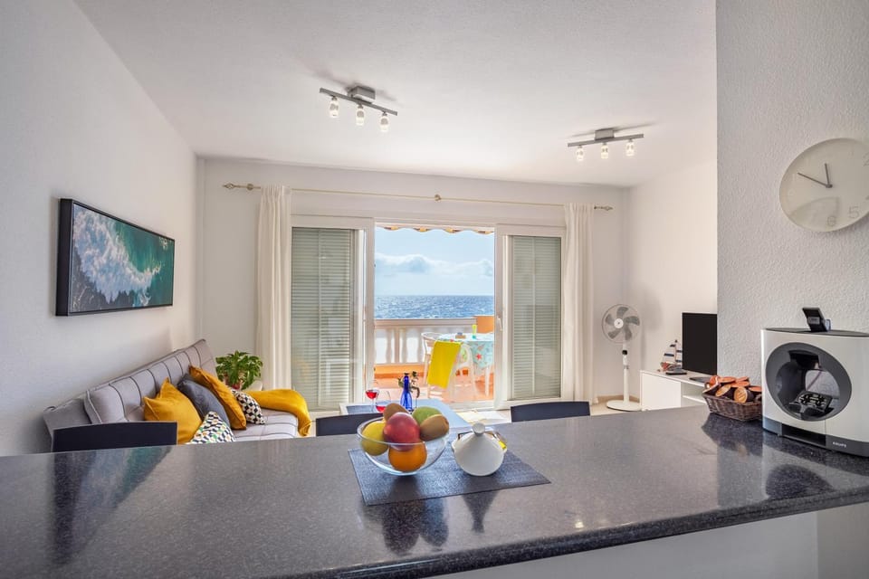TV and multimedia, Kitchen or kitchenette, Living room, Dining area, Evening entertainment, Sea view