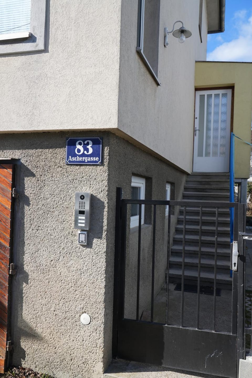 Facade/entrance