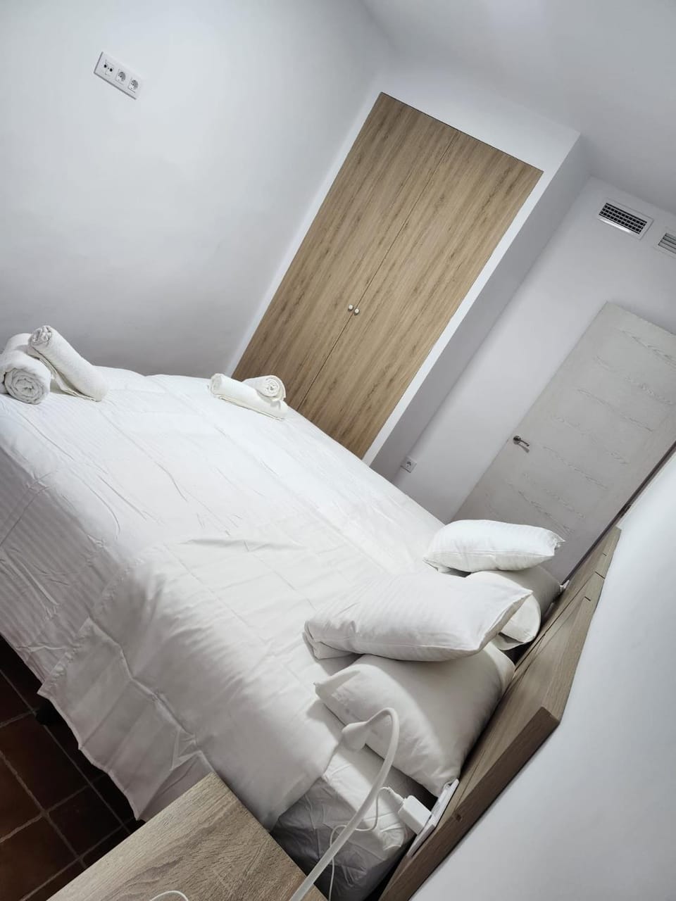 Bed, Photo of the whole room, Bedroom, wardrobe