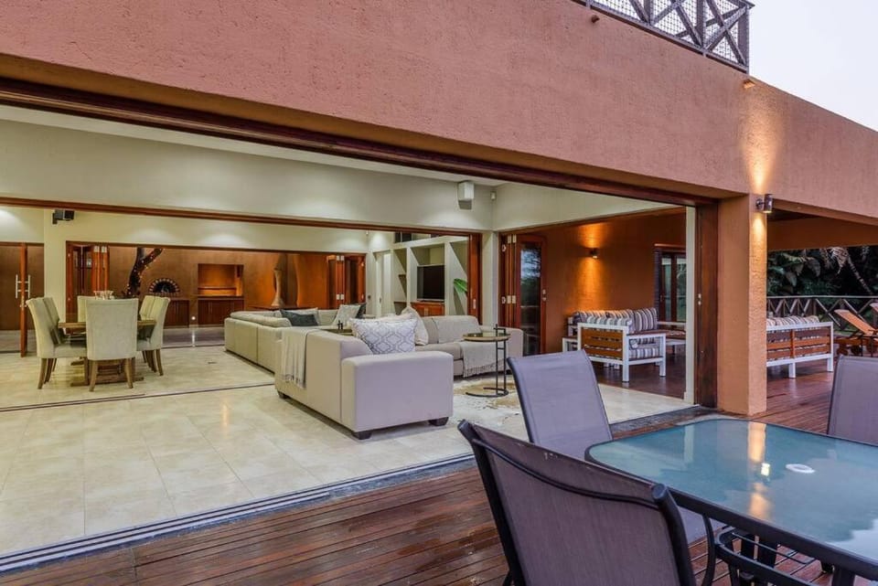 Patio, Balcony/Terrace, Living room, Seating area