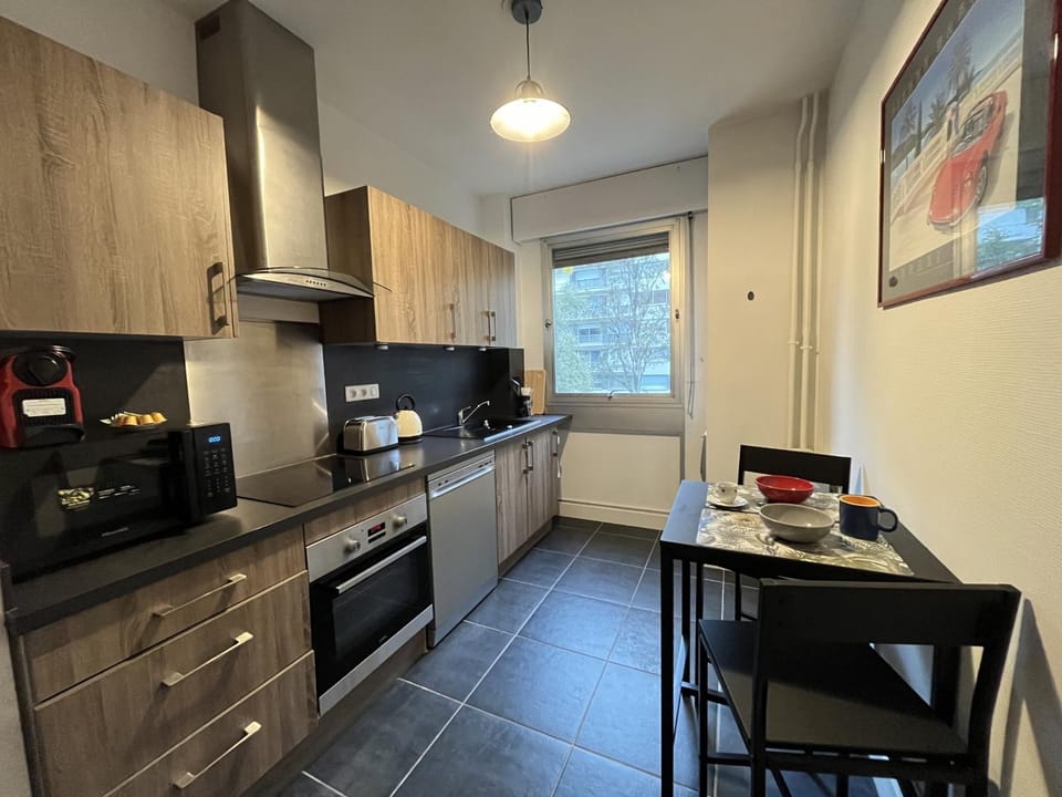 Coffee/tea facilities, Kitchen or kitchenette, Dining area, dishwasher, oven, toaster
