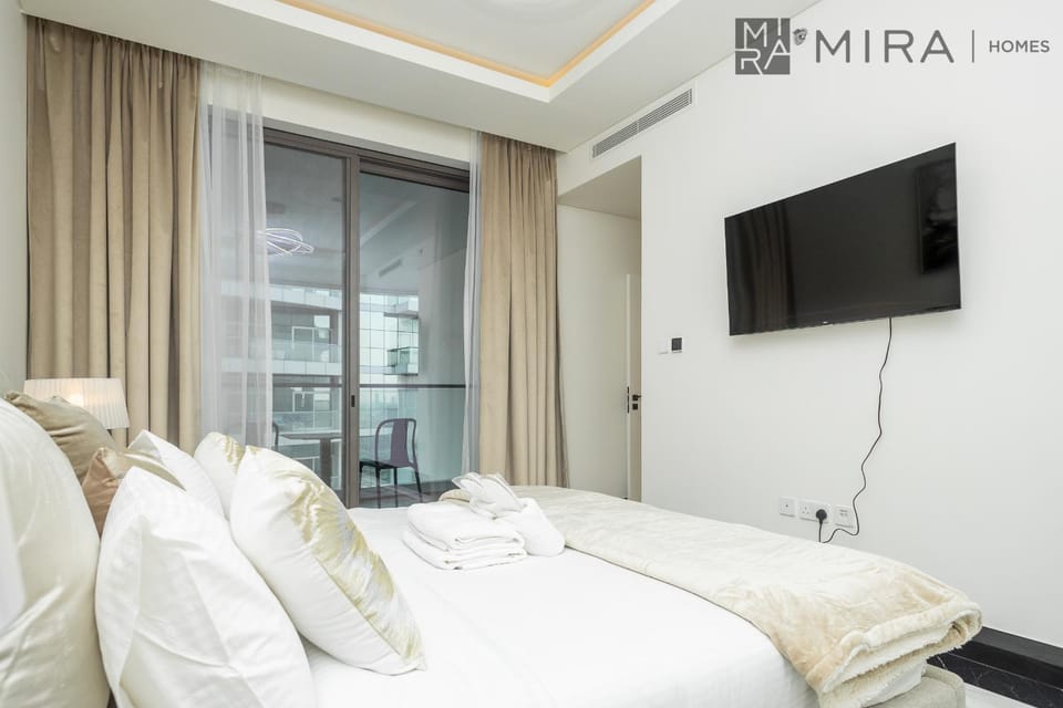 Bed, TV and multimedia, Bedroom