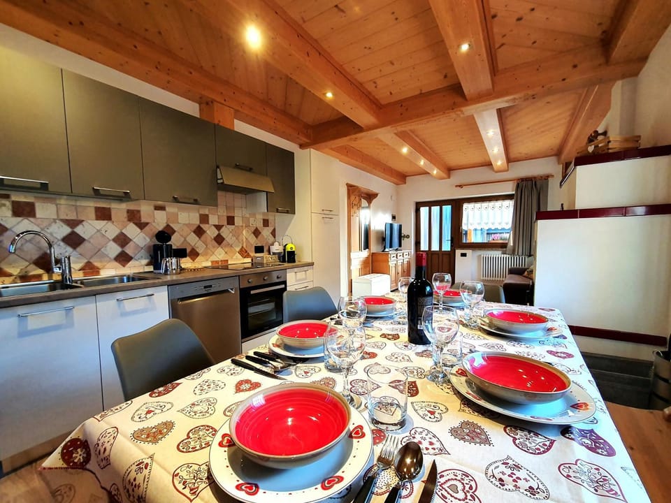 Kitchen or kitchenette, Living room, Dining area, stove