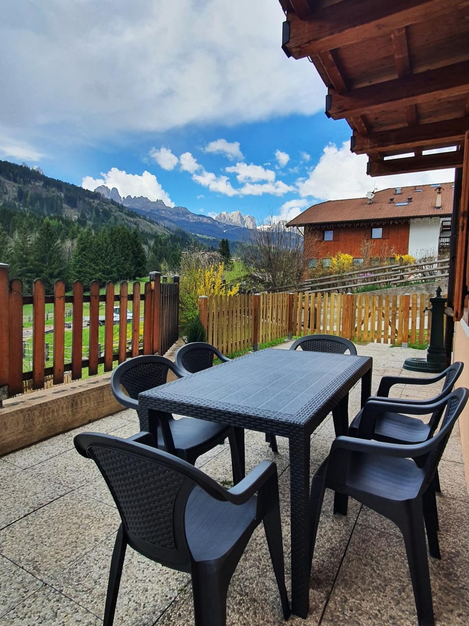 Balcony/Terrace, Balcony/Terrace, Dining area, Mountain view