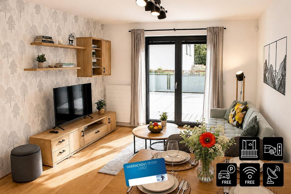 TV and multimedia, Living room, Seating area, Dining area
