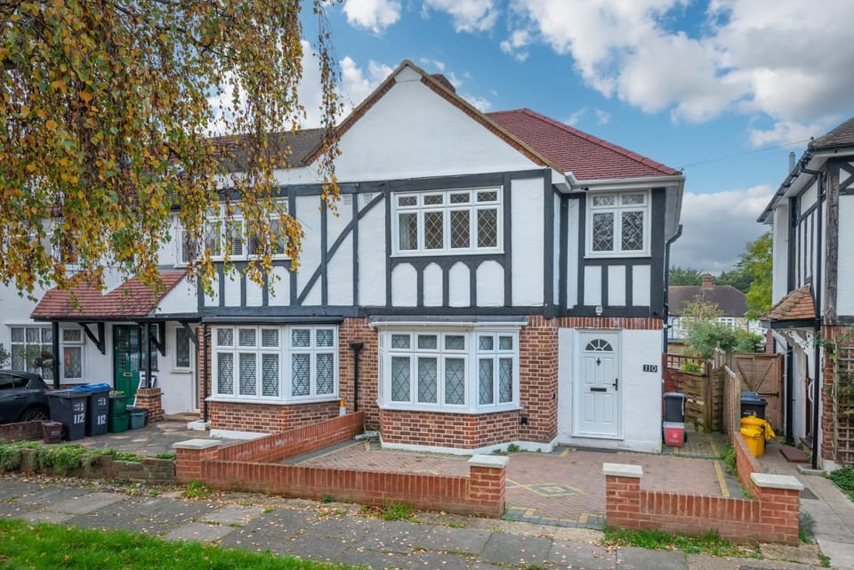 A wonderful and spacious house in a charming road House in London