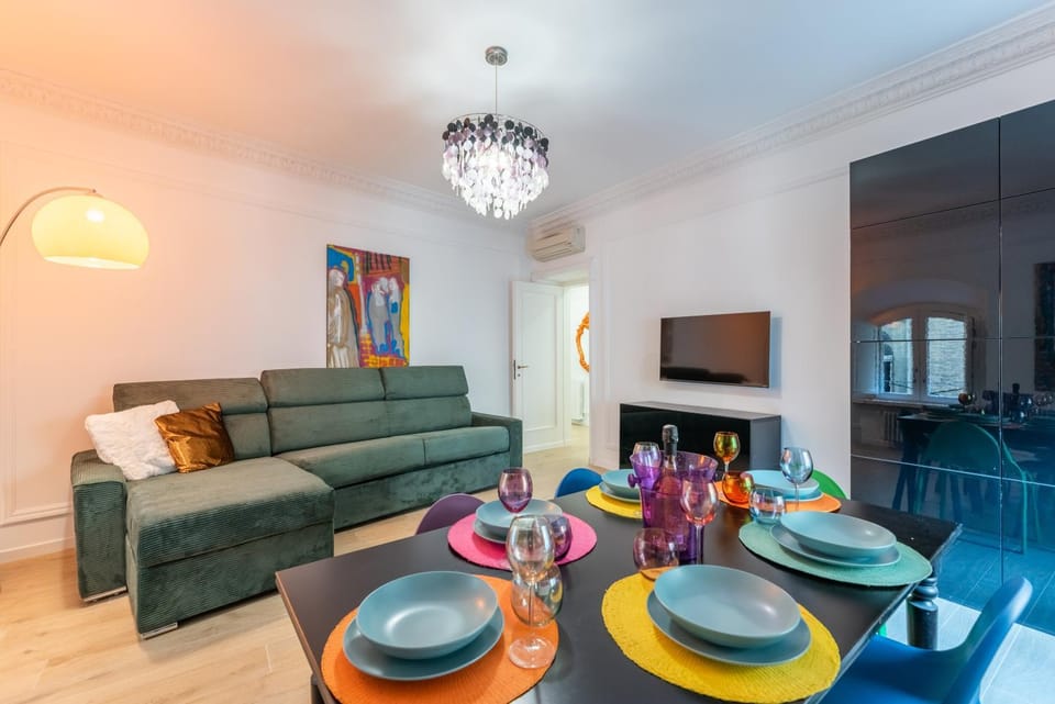 Communal lounge/ TV room, TV and multimedia, Living room, Seating area, Dining area, Evening entertainment