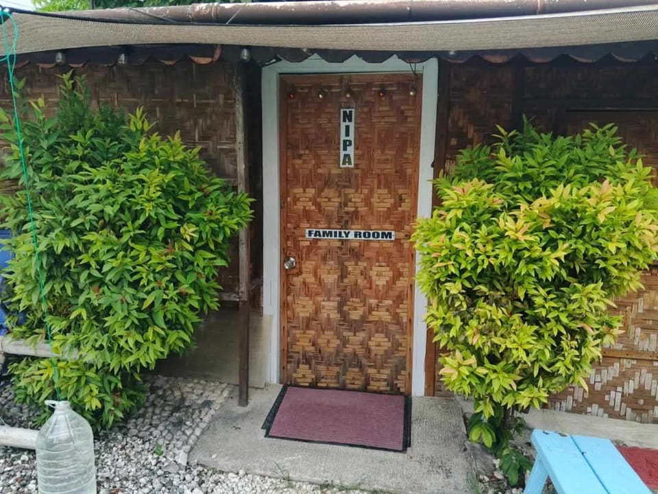 Cronin Residences Bed and Breakfast in Oslob