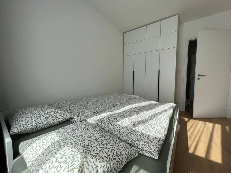 3BR Stadium Getaway - Parking Apartment in Bratislava