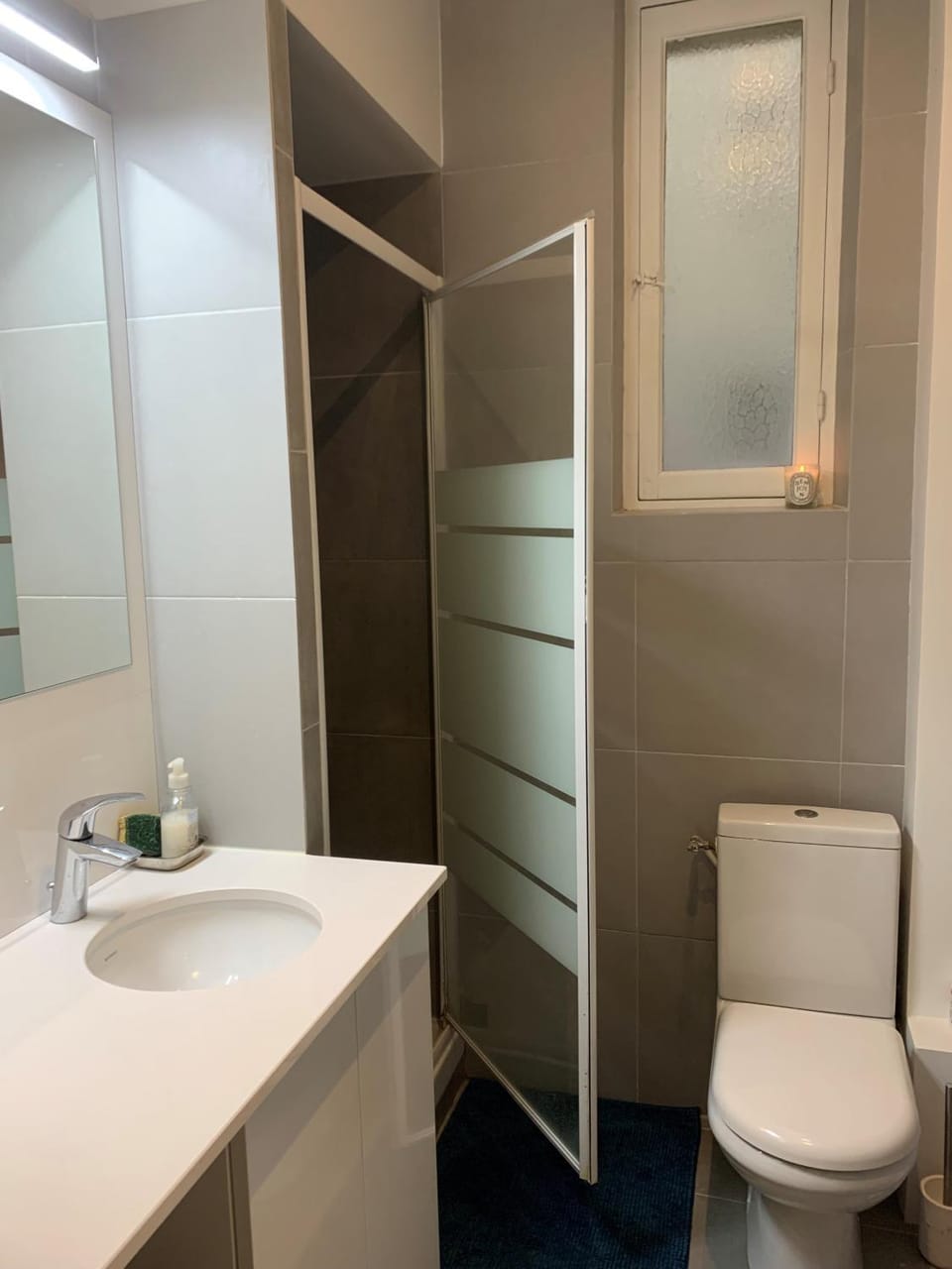 Toilet, Bathroom, towels