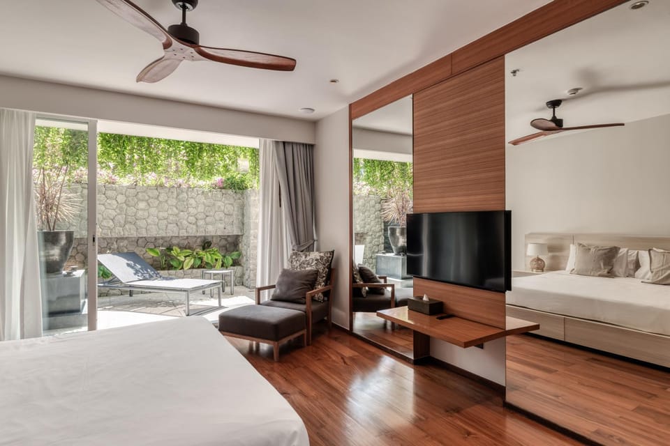 Bed, TV and multimedia, Bedroom