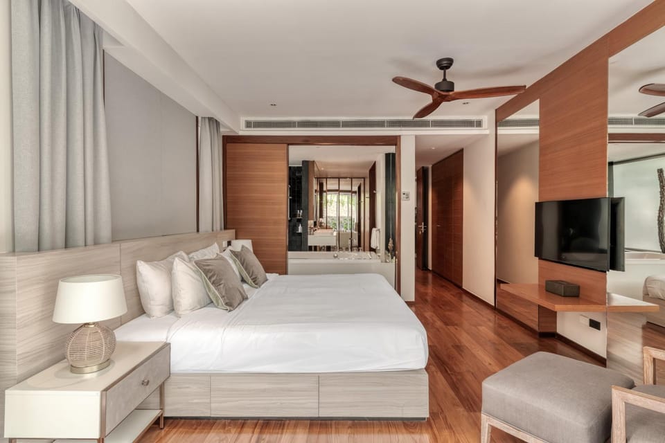 Bed, TV and multimedia, Bedroom