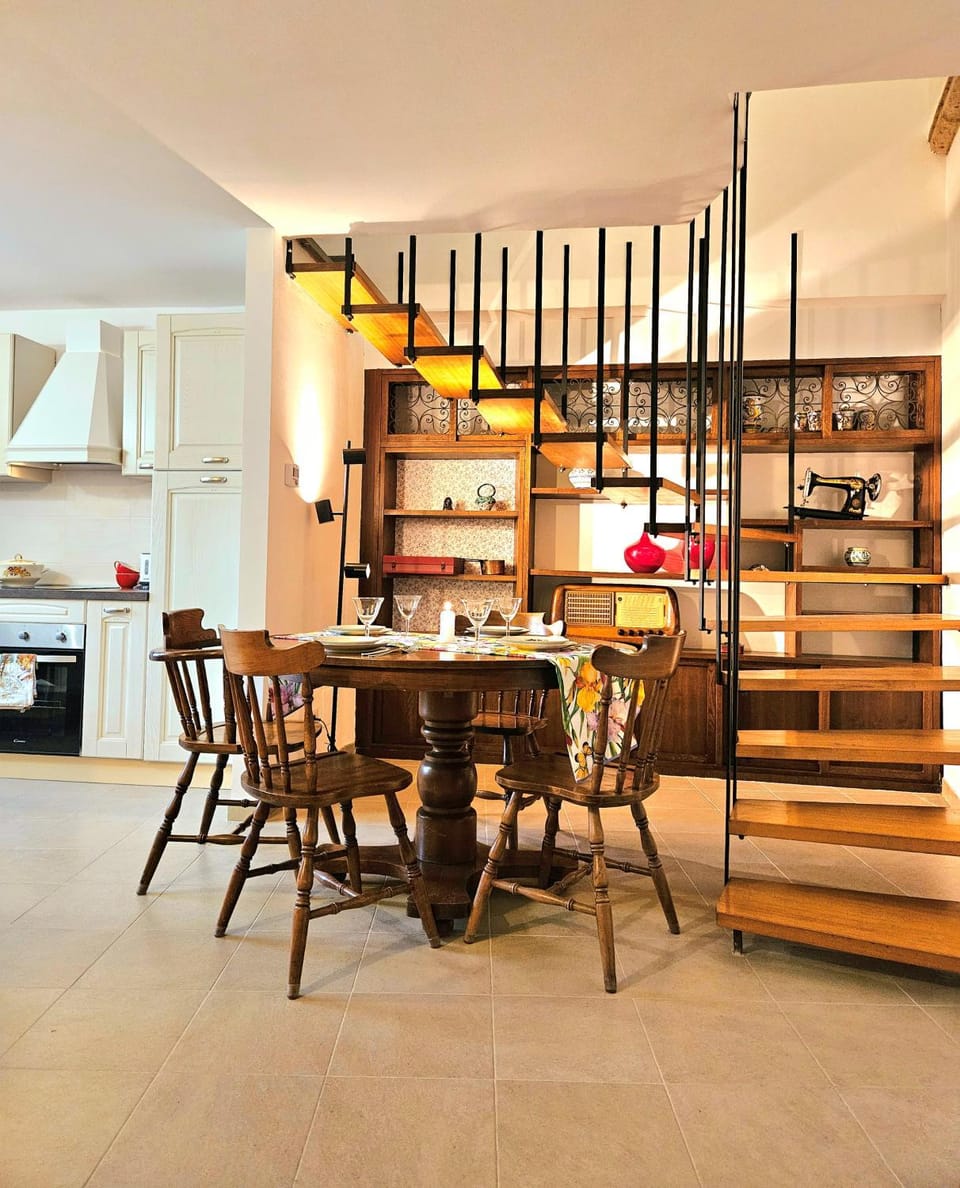 Kitchen or kitchenette, Lounge or bar