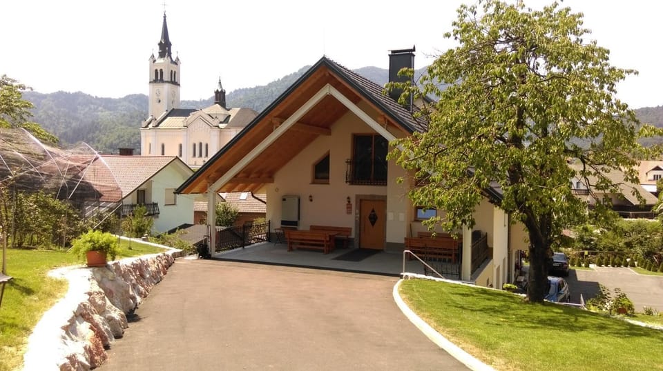 Facade/entrance
