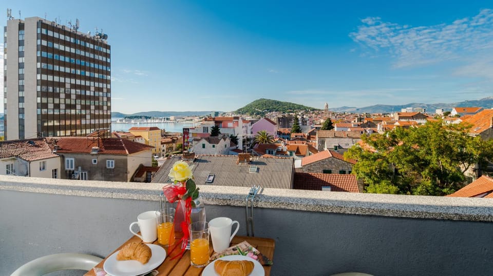 Balcony/Terrace, Decorative detail, City view, Landmark view, Mountain view, Sea view, Street view, Breakfast