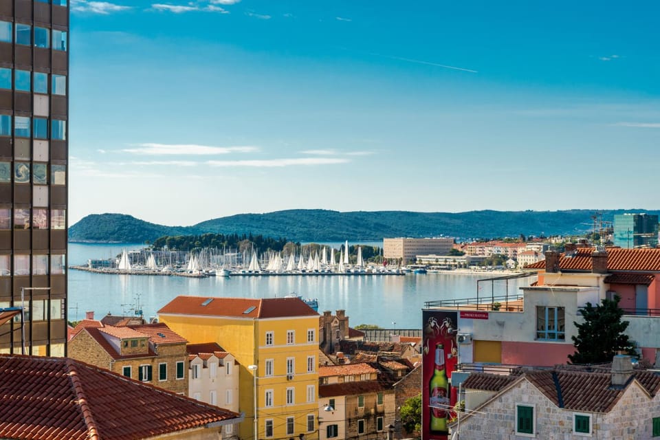 Balcony/Terrace, City view, Landmark view, Mountain view, Sea view, Street view
