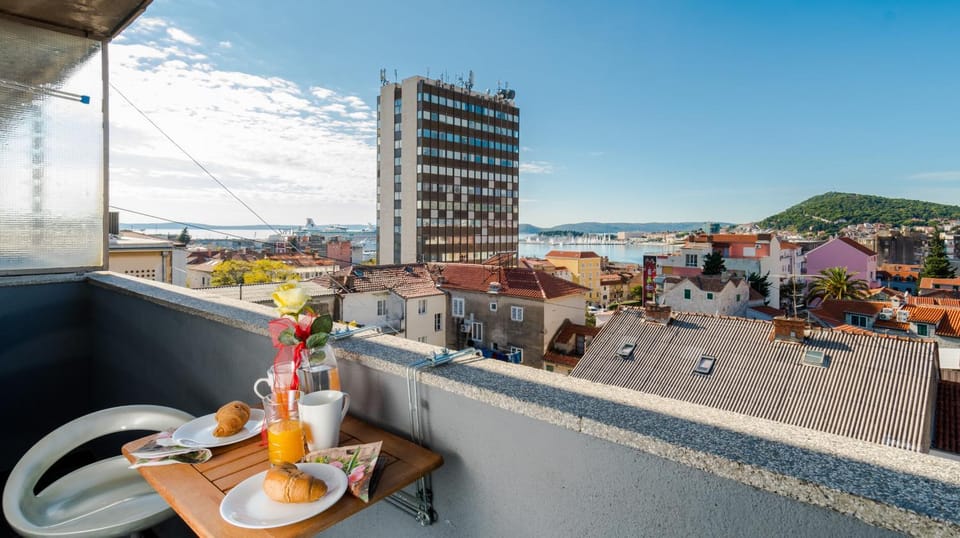 Balcony/Terrace, City view, Landmark view, Sea view