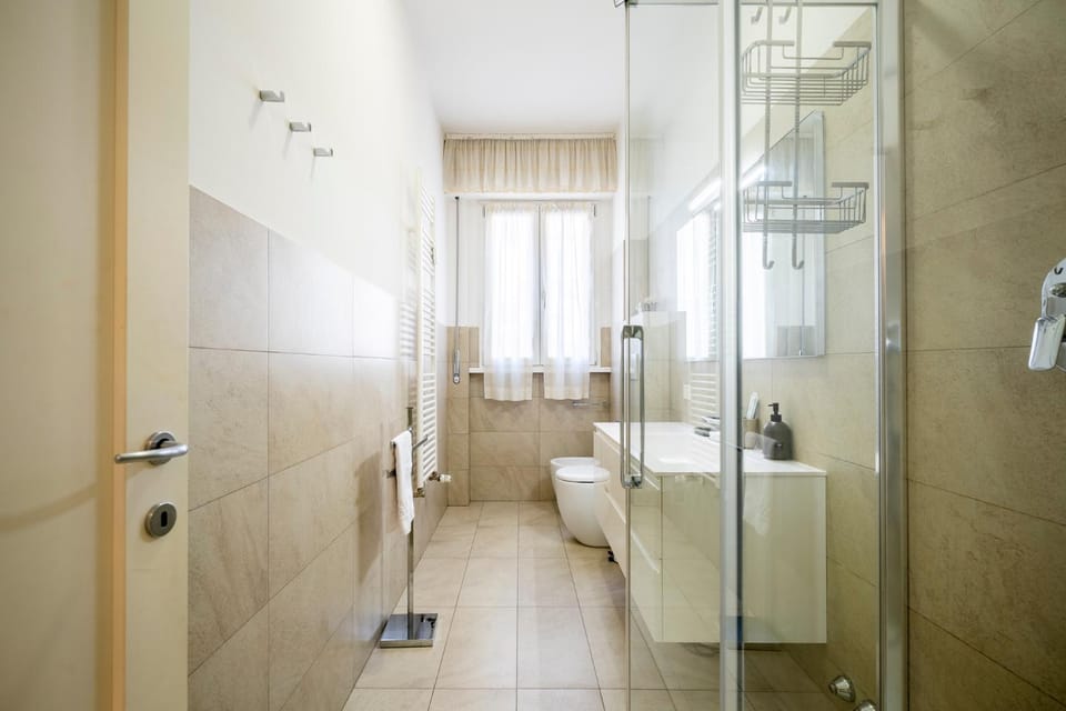 Shower, Toilet, Bathroom, towels