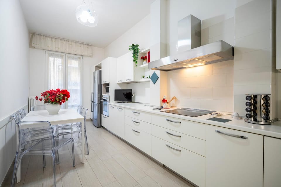 Kitchen or kitchenette, Dining area, minibar, oven, pet friendly, stove