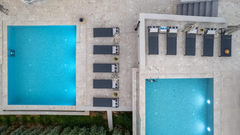 Day, Pool view, Swimming pool, sunbed
