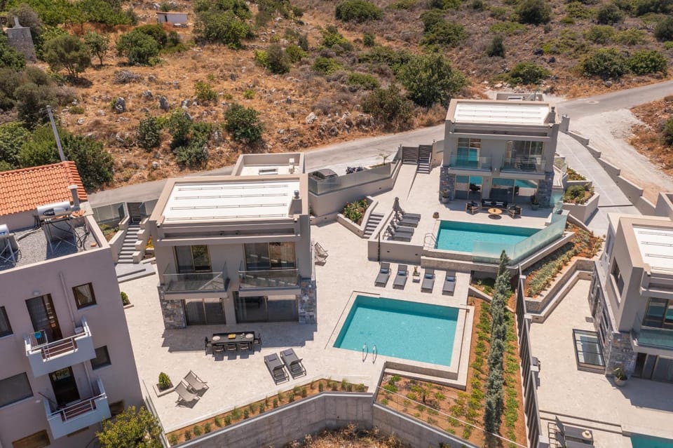 Property building, Day, Bird's eye view, Pool view, Swimming pool, sunbed