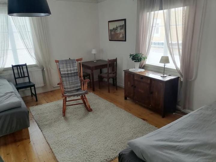Photo of the whole room, Seating area
