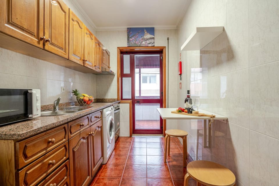 Kitchen or kitchenette, Dining area, oven, stove