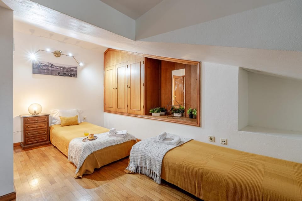 Bed, Bedroom, towels, wardrobe