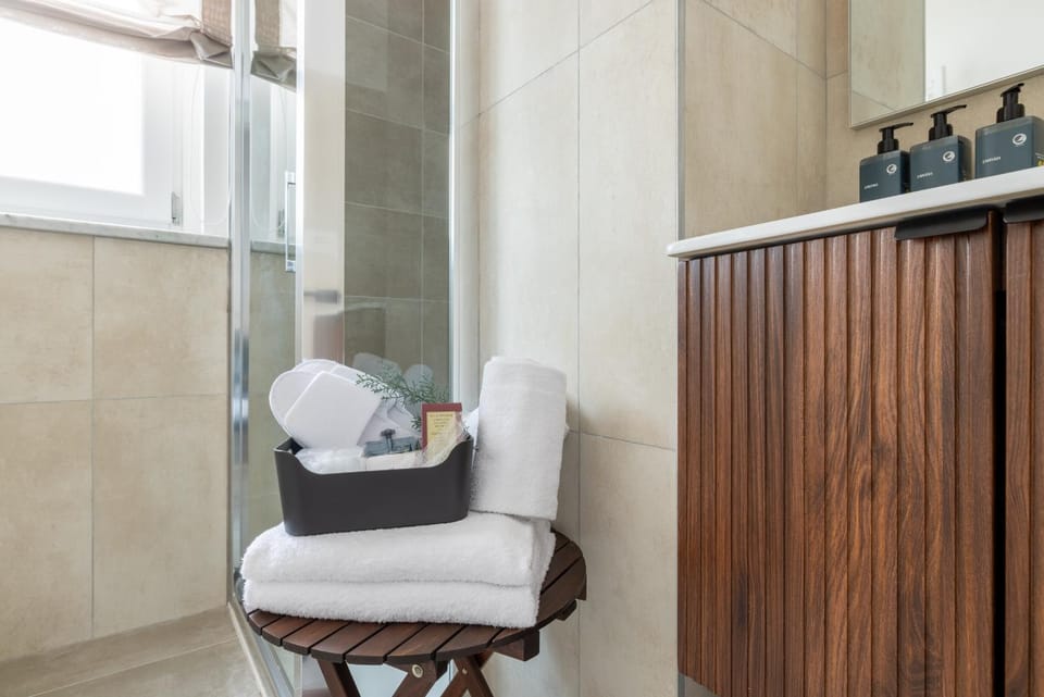 Bathroom, Inner courtyard view
