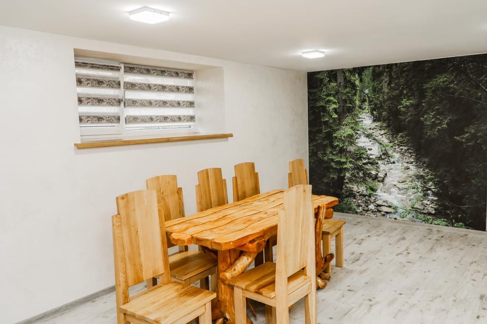 Seating area, Dining area