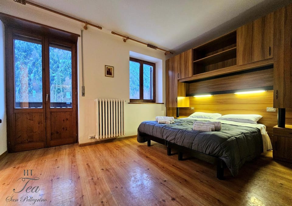 Bed, Photo of the whole room, Bedroom, wardrobe