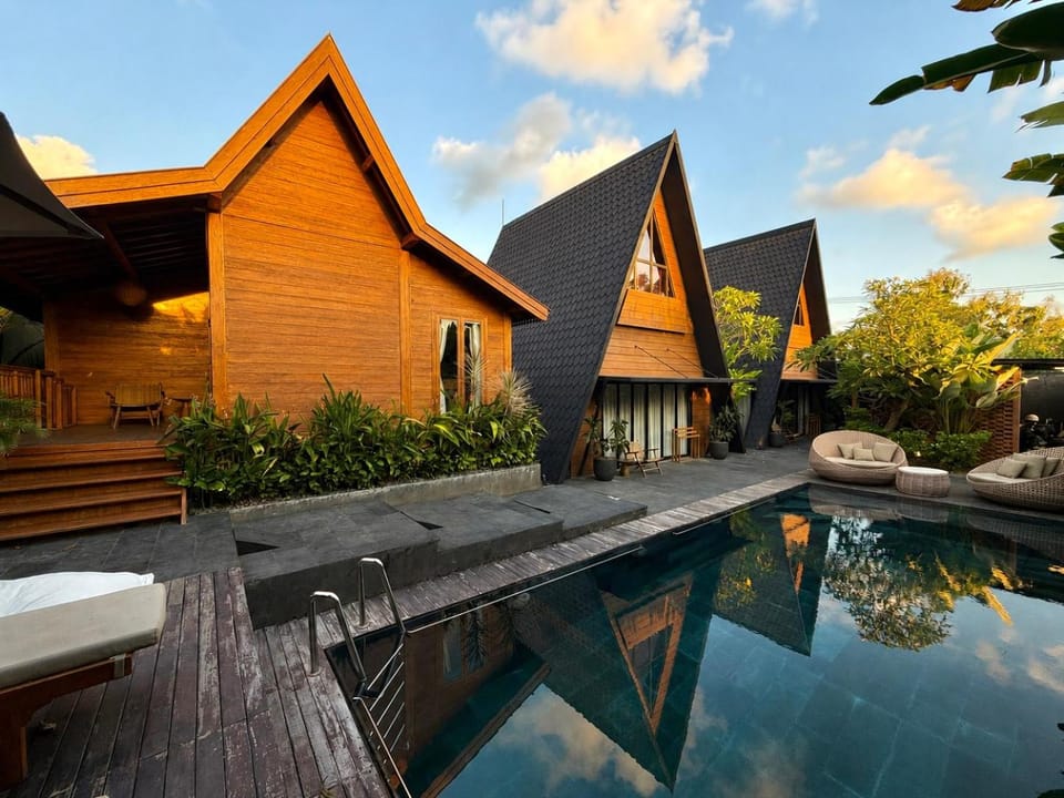 Property building, Day, Garden, Garden view, Pool view, Swimming pool, sunbed